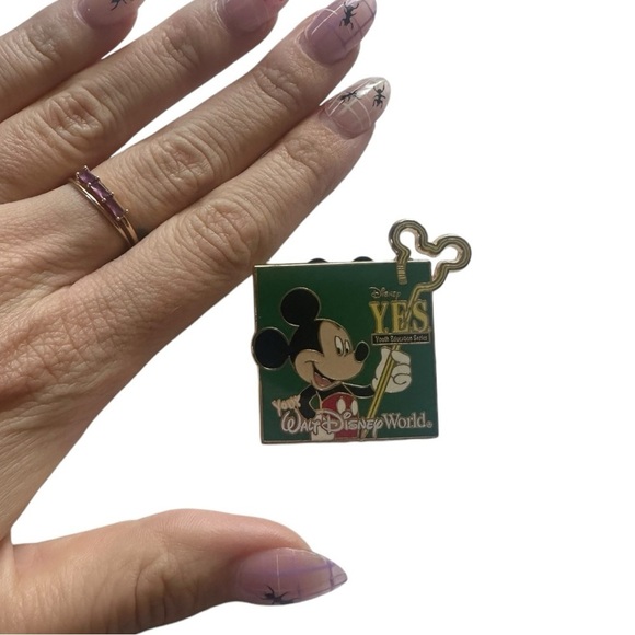 Disney Pin Education Series 2007 - Picture 3 of 3